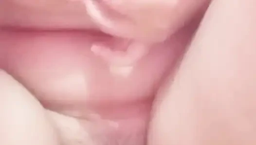 Ateşli bir teyzenin tombul amına mastürbasyon yaparken kaydediyor