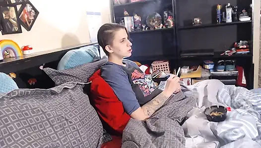 Sigara içerken görmezden geliniyor