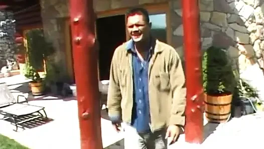 Kızlar yarak yemeyi ve büyük yaraklarla götten sikilmeyi seviyor