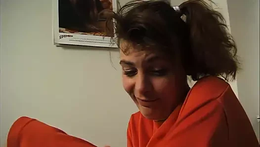 young brunette teen fickt das erste mal vor der kamera