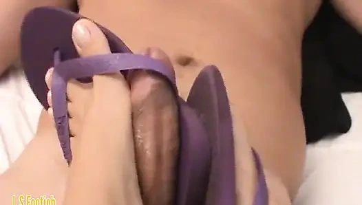 Amatör orta yaşlı seksi kadın parmak arası terlikli ayakla muamele bakış açısı