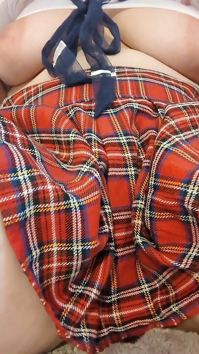 Orta yaşlı seksi kadın ıslak amcığı seviyor