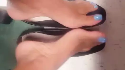 Seksi ışık derisi ayakları sarı çivi