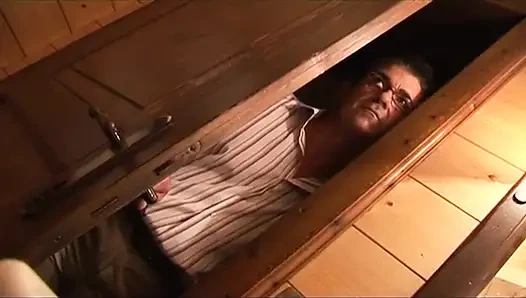 Edepsiz bir iş. Edepsiz üvey kız üvey babasının yarağını seviyor