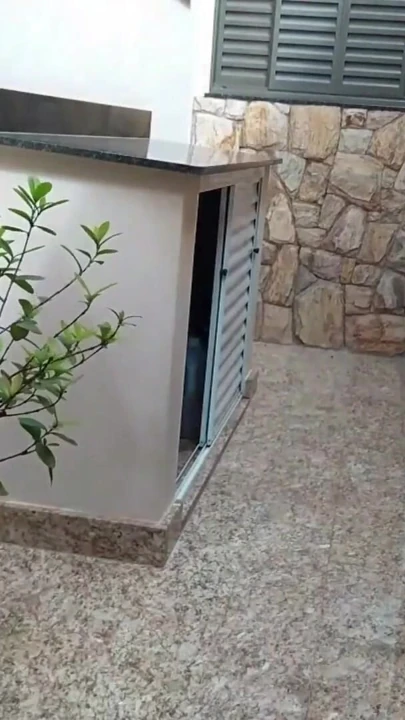 Ateşli müşteri gaz pişirmek istedi ve kuryeyi azdırıyor (gerçek video) | Klip 1