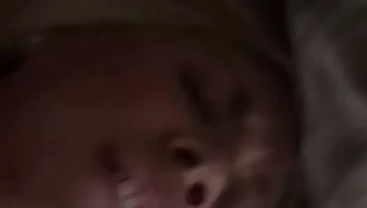 asılı erkek arkadaşı ile paylaşılan karısı