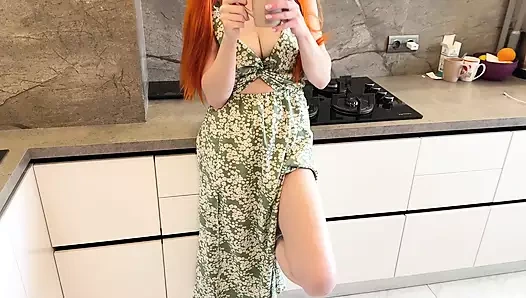 Üvey anne üvey oğluyla sikişiyor, böylece üvey babasına sırrını söylemiyor - konuşmalar ve ingilizce altyazılı Rus amatör