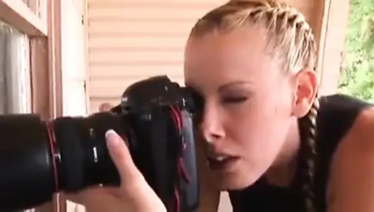Lexi Love sperm yemeyi seviyor