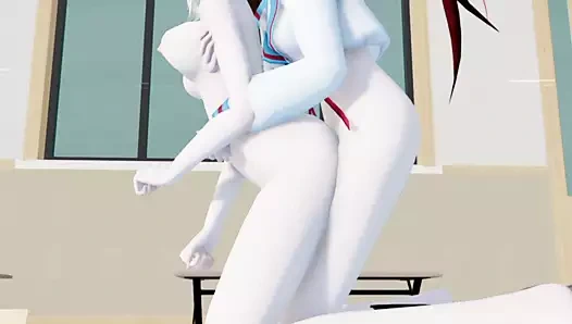 En iyi arkadaş kız gibi giyinip okuldan sonra okulun spor salonunda sikiliyor