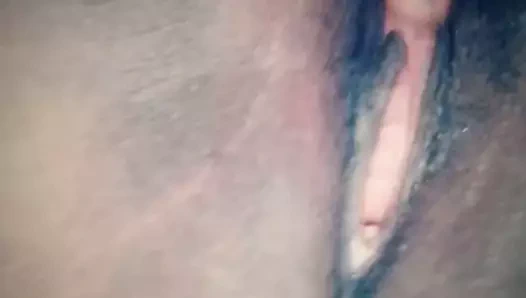 Siyah kız mastürbasyon ve zevk almak ona kedi