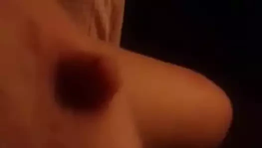 BBW matura gioca con i capezzoli