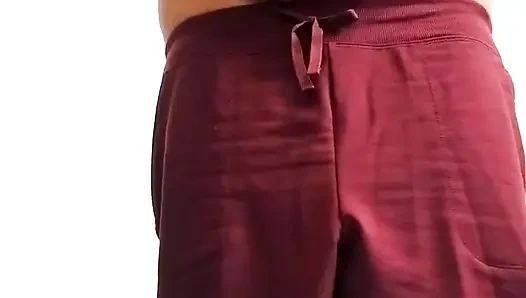 Genç sürtük kendisiyle oynuyor