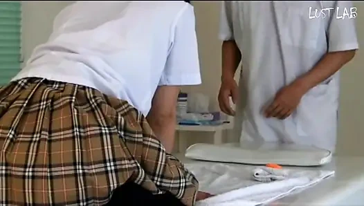 Terapistin dokunuşu. Zevk sınırlarının ötesinde özel bir seans. - Bölüm 3