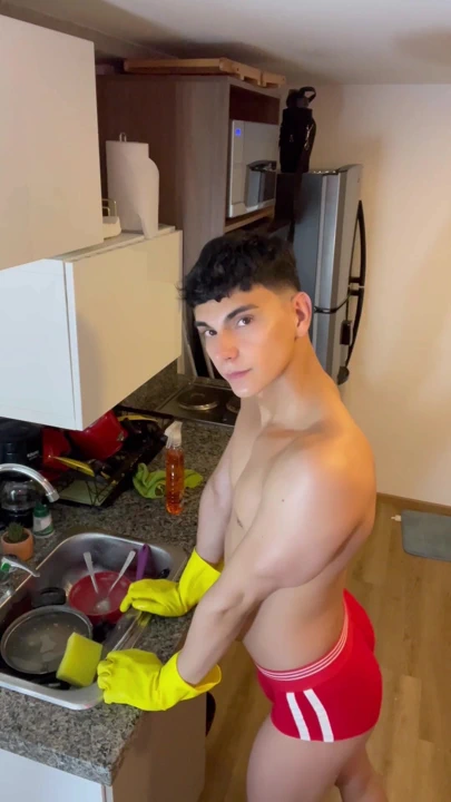 Bulaşıklar için bana yardım et