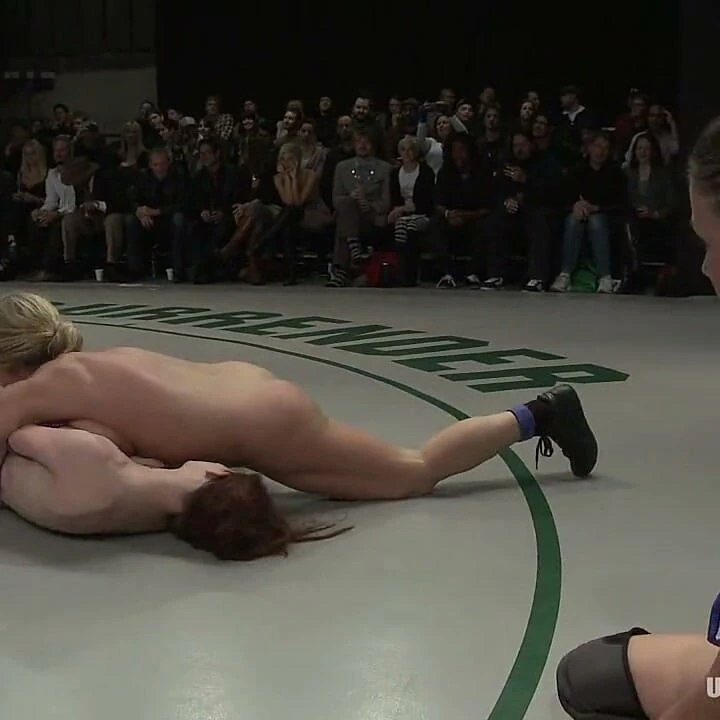 2011 Tag Team League'in ilk maçı!: Tanrıçalar ve Team Ice canlı seyirci önünde
