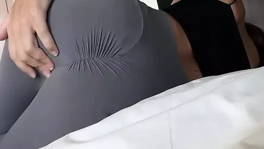 Yatakta kendimi parmaklarken yakalandım