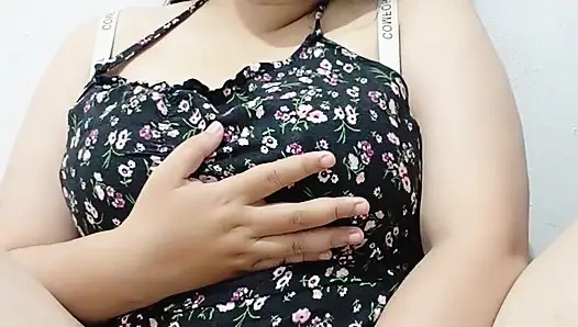 Güzel kanarya kızı seksi ve baştan çıkarıcı