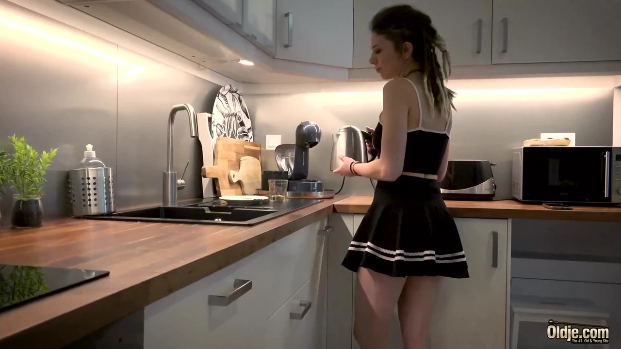 इस कमसिन गीली चूत को जोरदार चोदना और उसके मुंह में वीर्य निकालना