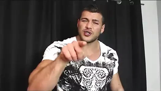 kendini beğenmiş pullu delikanlı