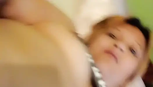 Yatakta açılmayı seviyor