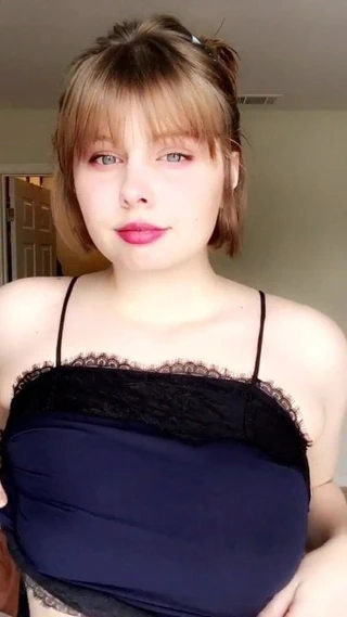 Twitch yayıncısının göğüsleri ortaya çıktı