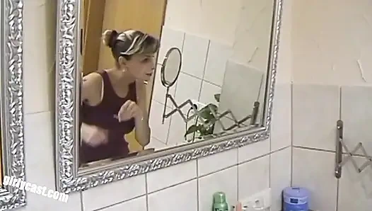 Приватное развлечение Nina с купанием XXX