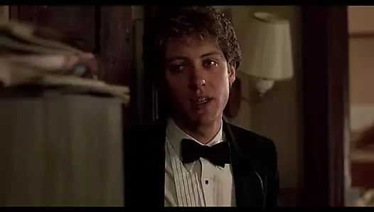 Yaşlı kadın genç adamı baştan çıkarır ve onu sikikleri.