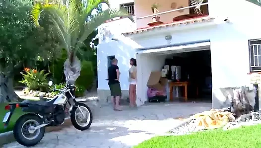 Cristal Cherry sakso çekiyor ve Terry Reid ile sikişiyor