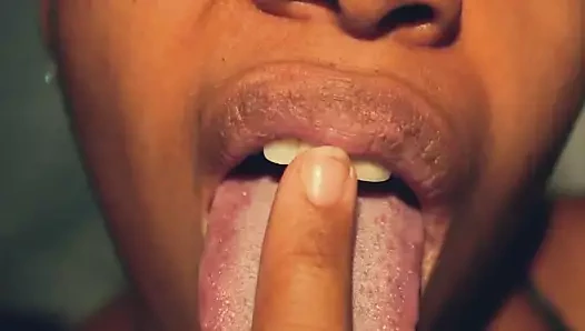 Seksi abanoz milf seduces seni ile ona şehvetli ağız