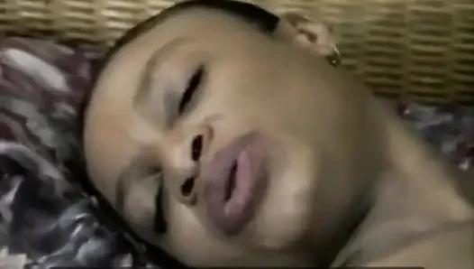 Fransa'dan minyon zenci kadın oyuncu seçmelerinde oyuncağıyla oynuyor