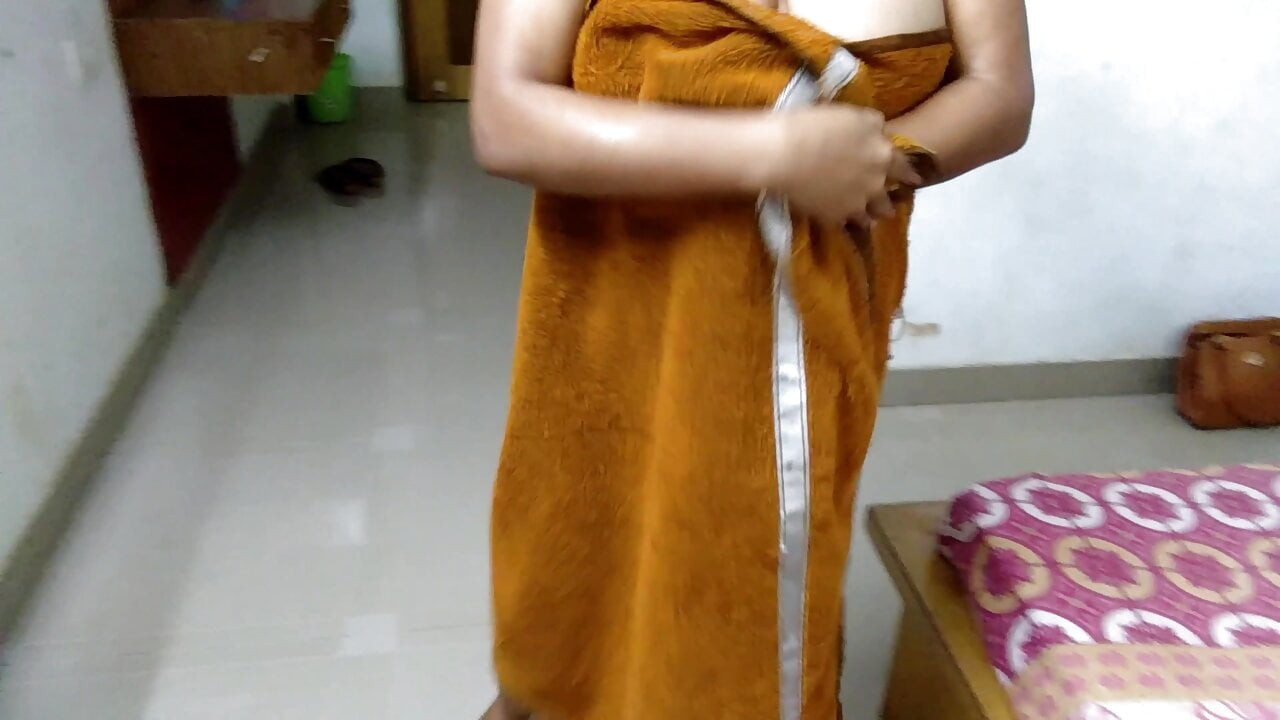 nahakar kar ayi Sasu-maa ko choda chupke se dekhne ke baad