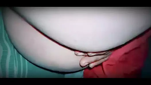 Havalı göt ateşli seksi kalın seksi göt, mastürbasyondaki sorun ne kadar, evdeki herkes uyanık, tamamen çıplak ve göte büyük bir şey sokuyor.