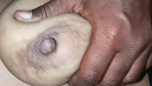 Meri bibi mere dost se chudate huye pakadi gae rat ko