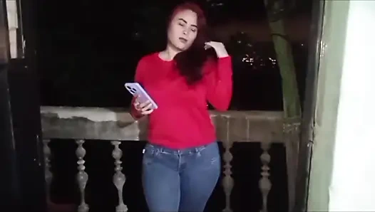 Komşumu baştan çıkarıyorum ve o beni sikiyor