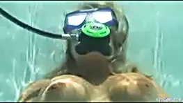 Sualtı tüplü mastürbasyon