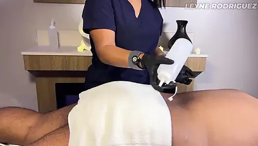 Üvey anne şişman üvey oğluna mutlu son masajı yapıyor
