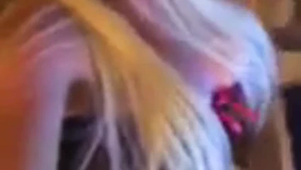 Azgın sarışın kız