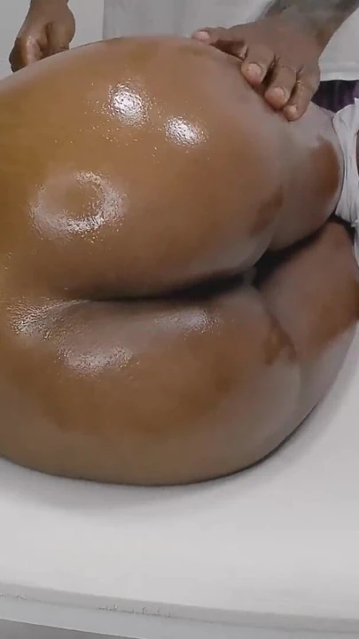 MAID SQUIRTS IN MASSAGE SESSION | Clip 1