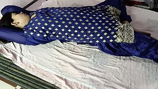 İtaatkar seks kölesi kelepçeli ve acı içinde ağır bir şekilde cezalandırılıyor ve buna bayılıyorum