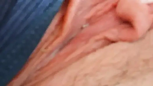 Kahverengi bir esmer ve ateşli solo tarafından zevk mastürbasyonu