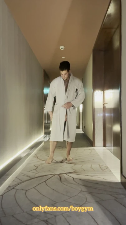 Büyük yarağımla otel sergisi!! İnsanlar beni keşfedebilir