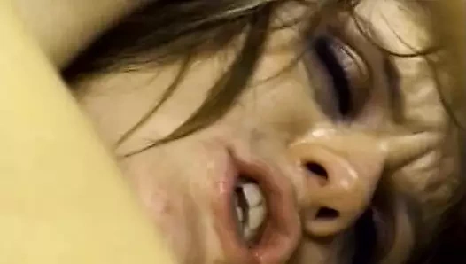 Büyük memeli sürtük ateşli anal sahnede yarağa biniyor