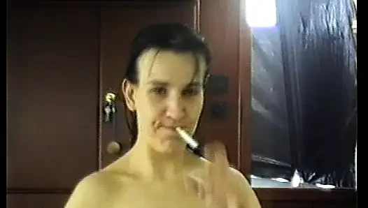 Olgun Alman ladygot parmaklarken kırbaçlanıyor ve sikiliyor