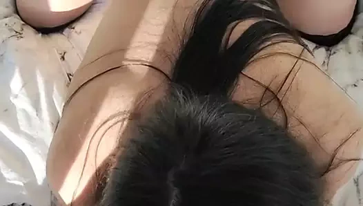 Ma copine me suce en levrette