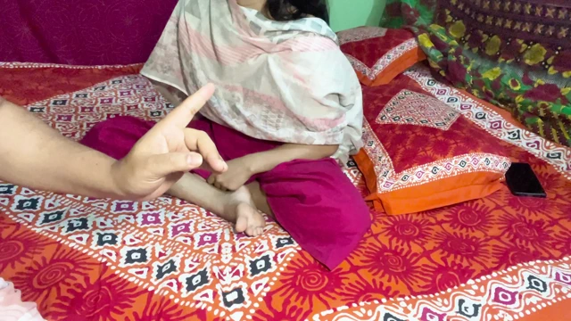 Seksi genç üvey kız kardeşimi genç şehvetini tatmin etmek için bütün gece siktim