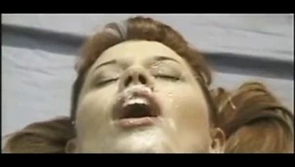 Redhead danielle dinamit neredeyse boğuluyor içinde boşalmak