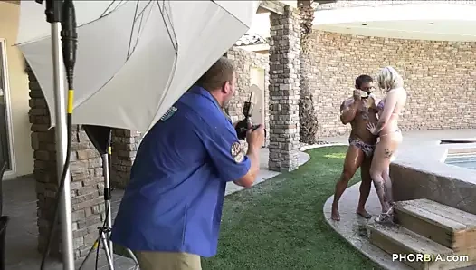 Yağlı vücutlar fotoğrafçıyı bir üçlü için azgın yapar