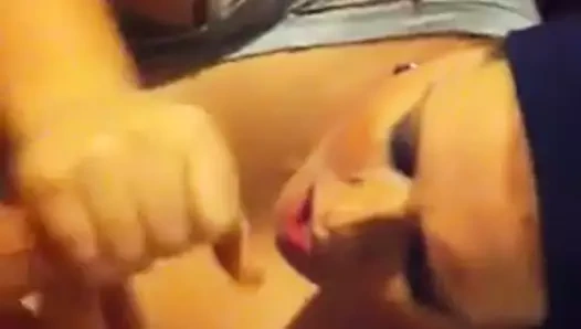 Cum kraliçe vuruş horoz için güzel twinks üzerinde göğüsleri