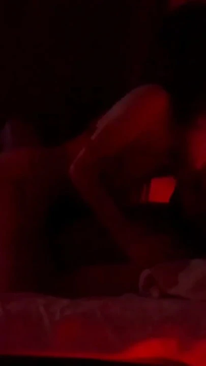 "Romantik seks, kırmızı ışığın altında tutkuyla sikişiyoruz"