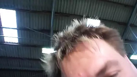 İşte porno oyuncusu olma hayalleri olan bir Alman sarışın kaltağın seçmeleri